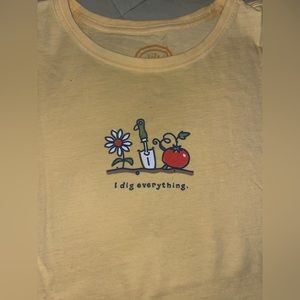 Life is good tshirt. No stains brand new.